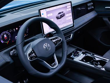 Volkswagen Tiguan III (السوق الصينية)، دفع رباعي 5 أبواب L Pro — منطقة السائق