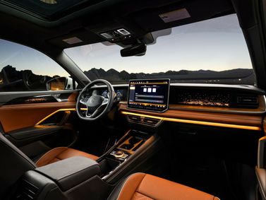 Volkswagen Tiguan III (سوق المدمنين المجهولين)، دفع رباعي 5 أبواب — منطقة السائق