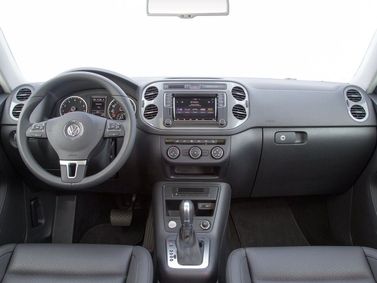 Volkswagen Tiguan أنا فيس ليفت، دفع رباعي 5 أبواب — لوحة القيادة