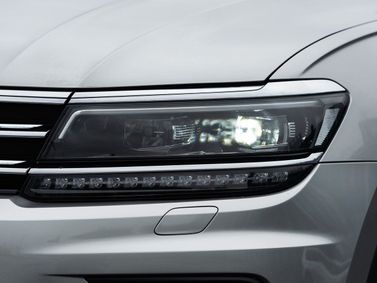 Volkswagen Tiguan ثانياً، دفع رباعي 5 أبواب — المصباح الأمامي