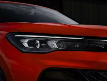Volkswagen Tiguan ثالثاً، دفع رباعي 5 أبواب — المصباح الأمامي
