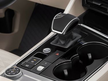 Volkswagen Touareg ثالثاً، دفع رباعي 5 أبواب — محدد ناقل الحركة