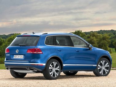 Volkswagen Touareg فيس ليفت الثاني، دفع رباعي 5 أبواب — منظر خلفي أيمن