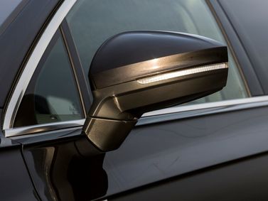 Volkswagen Touareg ثالثاً، دفع رباعي 5 أبواب — مرآة جانبية