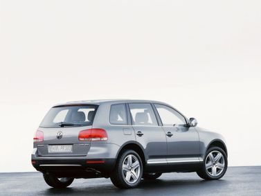 Volkswagen Touareg I، دفع رباعي 5 أبواب — منظر خلفي أيمن