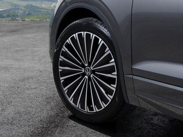Volkswagen Touareg ثالثاً فيس ليفت، دفع رباعي 5 أبواب — جنط العجلة