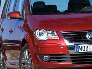 Volkswagen Touran I Facelift, Compact Van — front-right view