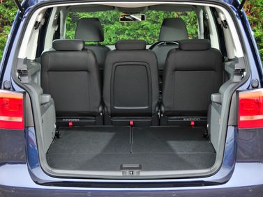 Volkswagen Touran I Facelift 2, Compact Van Cross — luggage compartment