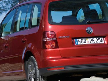 Volkswagen Touran I Facelift, Compact Van — rear-left view