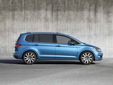 Volkswagen Touran II, Compact Van — right side view
