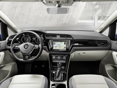 Volkswagen Touran II, Compact Van — dashboard