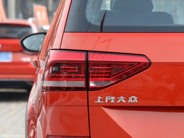 Volkswagen Touran II, Compact Van Cross L — taillight