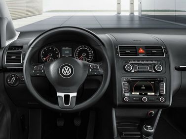 Volkswagen Touran I Facelift 2, Compact Van — driver's area