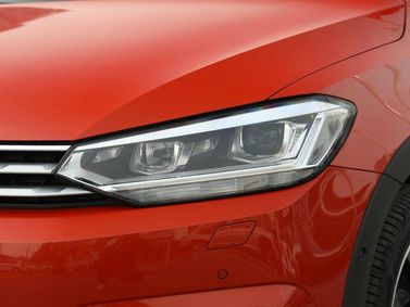 Volkswagen Touran II, Compact Van Cross L — headlight