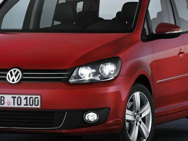 Volkswagen Touran I Facelift 2, Compact Van — front-right view