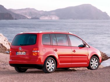 Volkswagen Touran I, Compact Van — rear-right view