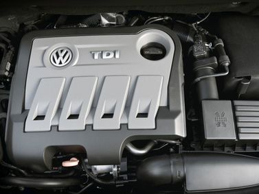 Volkswagen Touran I Facelift 2, Compact Van — engine bay
