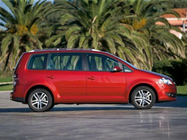 Volkswagen Touran I Facelift, Compact Van — left side view