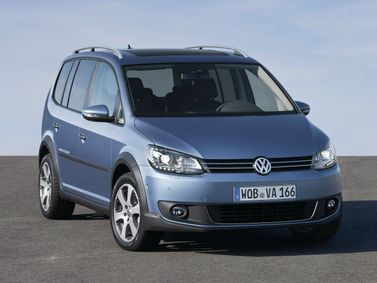 Volkswagen Touran I Facelift 2, Compact Van Cross — front-right view