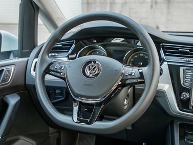 Volkswagen Touran II, Compact Van Cross L — steering wheel