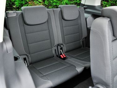 Volkswagen Touran I Facelift 2, Compact Van Cross — third-row seats