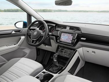 Volkswagen Touran II, Compact Van — dashboard