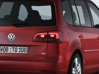 Volkswagen Touran I Facelift 2, Compact Van — rear-right view