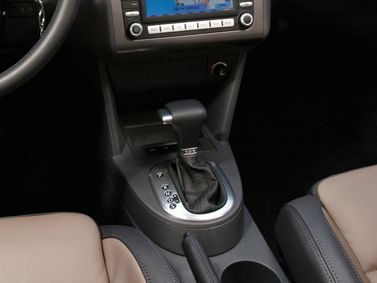 Volkswagen Touran I Facelift, Compact Van — center console