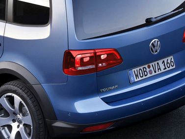 Volkswagen Touran I Facelift 2, Compact Van Cross — rear-right view