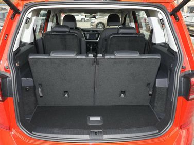 Volkswagen Touran II, Compact Van Cross L — luggage compartment