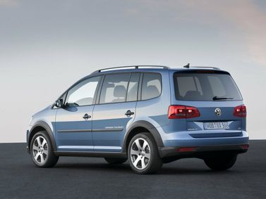 Volkswagen Touran I Facelift 2, Compact Van Cross — rear-right view