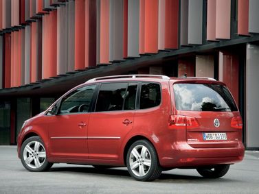 Volkswagen Touran I Facelift 2, Compact Van — rear-left view