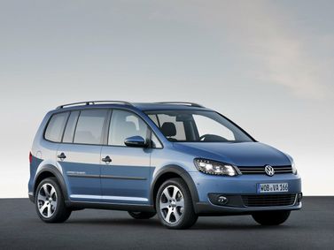 Volkswagen Touran I Facelift 2, Compact Van Cross — front-right view