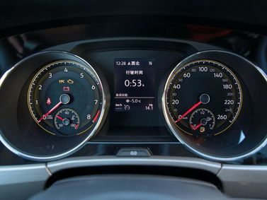 Volkswagen Touran II, Compact Van Cross L — instrument cluster