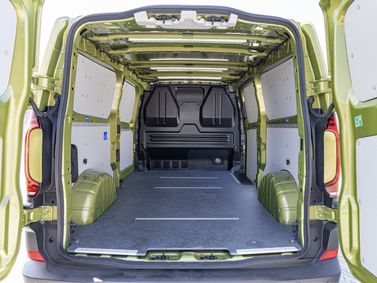 Volkswagen Transporter T7، فان Long — حجرة الأمتعة