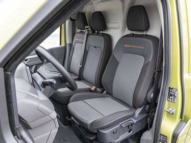 Volkswagen Transporter T7، فان Long — المقاعد الأمامية