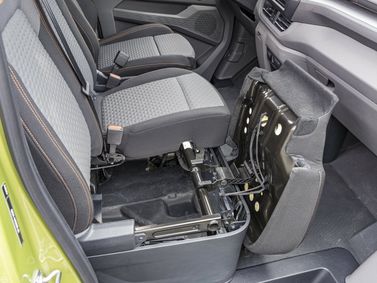 Volkswagen Transporter T7، فان Long — المقاعد الخلفية