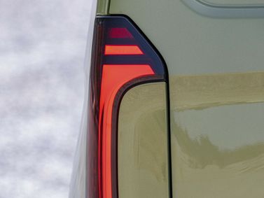 Volkswagen Transporter T7، فان Long — المصباح الخلفي