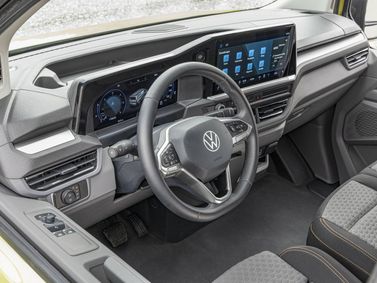 Volkswagen Transporter T7، فان Long — منطقة السائق