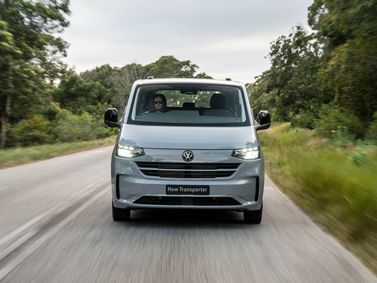 Volkswagen Transporter T7، ميني فان — منظر أمامي