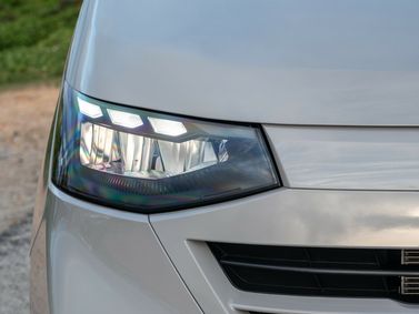 Volkswagen Transporter T7، ميني فان — المصباح الأمامي