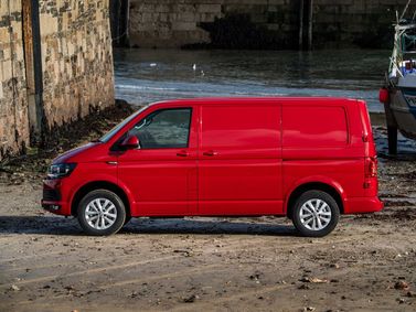 Volkswagen Transporter T6، فان — منظر من الجانب الأيسر