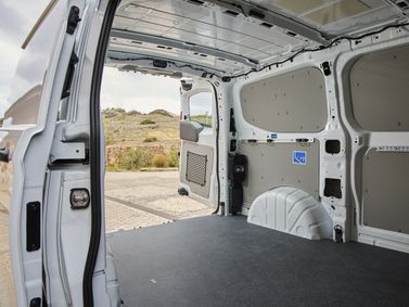 Volkswagen Transporter T7، فان — حجرة الأمتعة