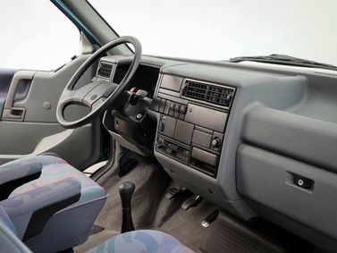Volkswagen Transporter T4، ميني فان — لوحة القيادة