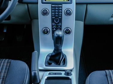 Volvo C30 أنا فيس ليفت، هاتشباك 3 أبواب — الكونسول الوسطي