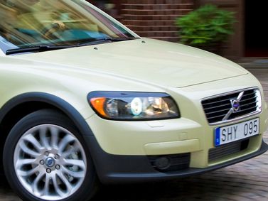Volvo C30 I، هاتشباك 3 أبواب — منظر أمامي أيمن