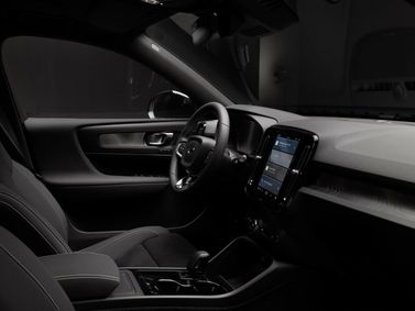 Volvo EX40, Внедорожник 5 дв. — место водителя