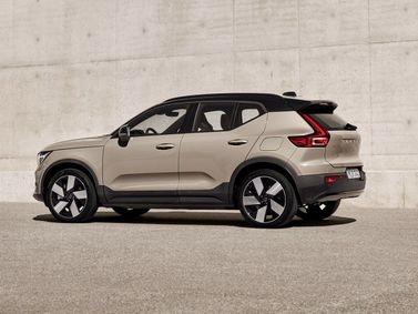 Volvo EX40, Внедорожник 5 дв. — вид сзади в три четверти