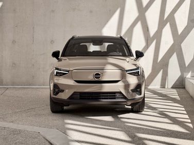 Volvo EX40, Внедорожник 5 дв. — вид спереди