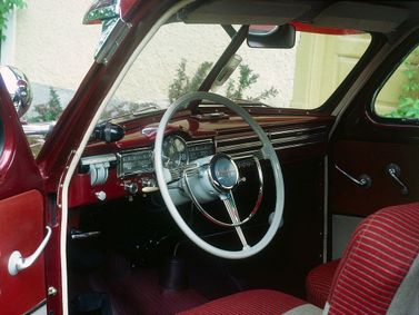 Volvo PV444، هاتشباك 3 أبواب — منطقة السائق